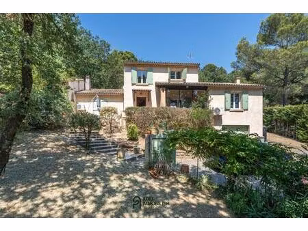 maison familiale de caractère avec jardin de plus de 4000 m² dans un environnement privilé