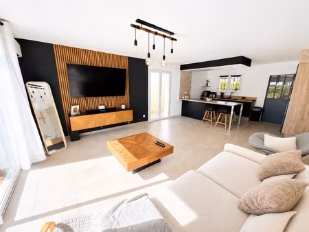 villa 4 pièces de plain-pied avec vue dégagée sur les champs – beauvoisin(30)
