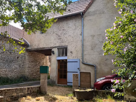 a vendre maison de village sur la commune de cubjac auvezere val d'ans24640