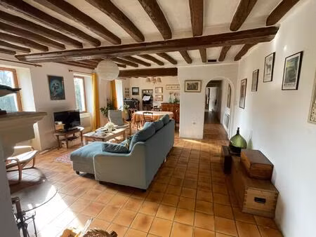 maison familiale 5 chambres  en sortie de village