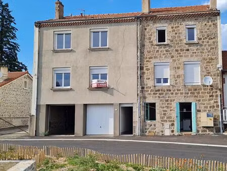 saint romain lachalm 43620 immeuble en pierre exposé sud sur trois niveaux 5 logements  de
