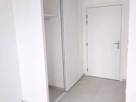 appartement t2 avec terrasse et parking à noisy le sec