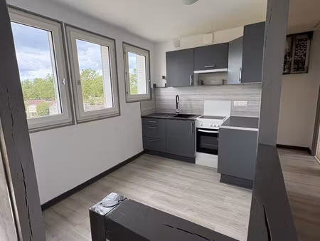 appartement t3 rénové avec garage et cave résidence sécuri