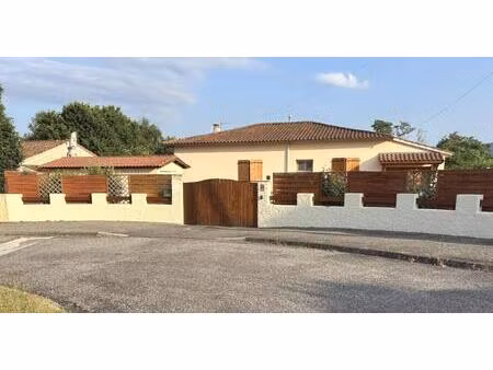 clarac jolie maison de plain pied avec piscine sur terrain 1100