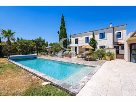 superbe propriété avec piscine à mollégès