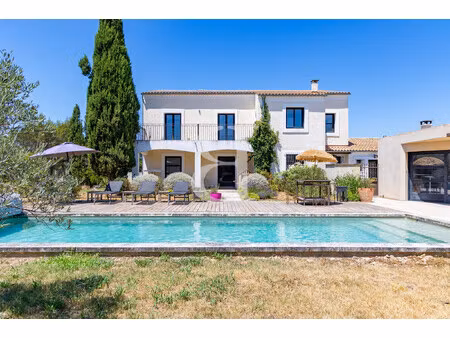 superbe propriété avec piscine à mollégès
