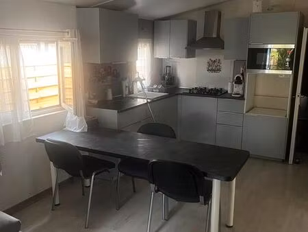 mobil-home a vendre   refait a neuf  moderne et entièrement équipé. excellent état  très b