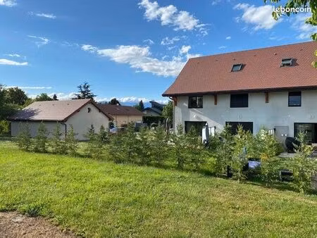 maison mitoyenne de 99 m2 dans hameau calme de viry