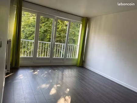 t2 rénové de 55 m² – vue sur parc – résidence sécurisée – ascenseur – 815 cc