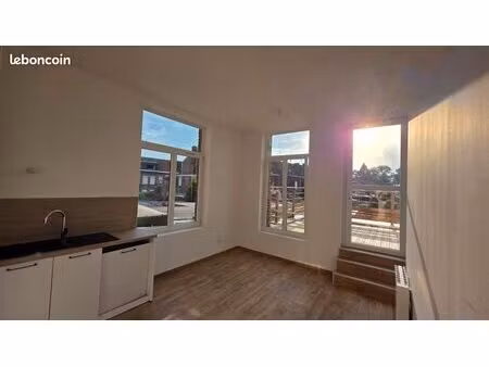 à louer t2 entièrement rénové – terrasse 15 m²  parking  proche tram et gare