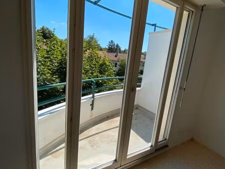 f1 avec balcon / vandoeuvre-brabois / proche fac médecine