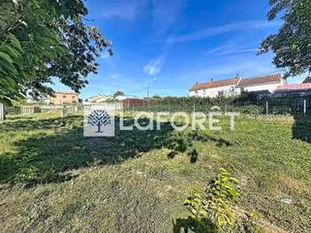 vente terrain à la forêt-sur-sèvre (79380) : à vendre / 299m² la forêt-sur-sèvre