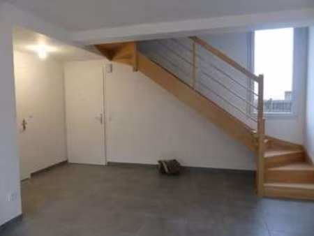 location maison à laval (53000) : à louer / 83m² laval