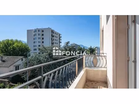seyssinet  avenue de la république  t3 de 53 m2 au 3ème étage avec balcon