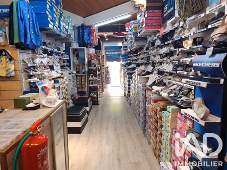 vente habillement  textile 49 m²
