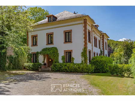 maison de maître rénovée et son jardin bucolique