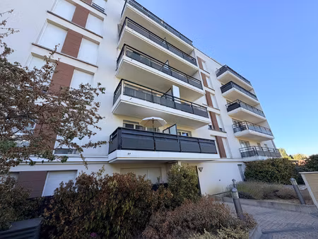 appartement t3 récent de 58 m2 avec balcon et parking évry
