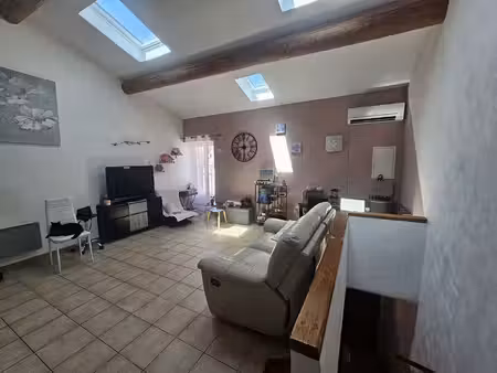 maison de village avec terrasse meublee- t2 55m² - le puy-sainte-réparade