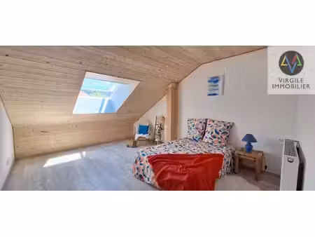 beaux volumes et rénovation soignée aux hôpitaux-vieux