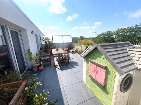 superbe t3 de 73 m² avec terrasse de 40 m² et vue dégagée