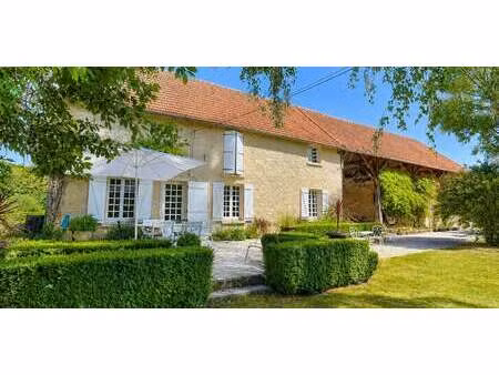 corps de ferme avec jardin cerneux (77)