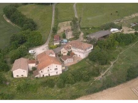 domaine exceptionnel à 1 heure de toulouse - 8 bâtiments et dépendances - vue sur les pyré