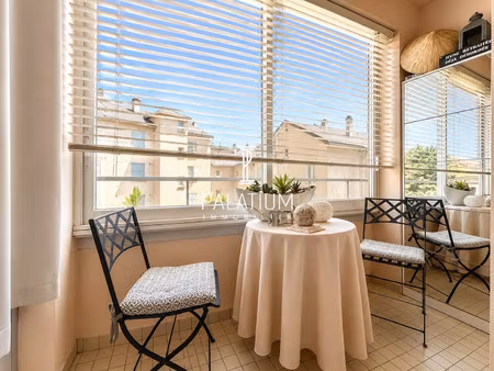 appartement trois pieces traversant en plein coeur du centre-vil