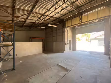 parking / box 0 pièces 105 m² à louer saint-cannat 13760 ? | era immobilier