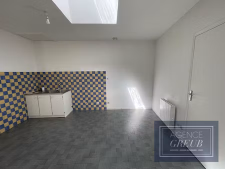 a louer appartement t1/2 avec cour privee en rez de chaussee