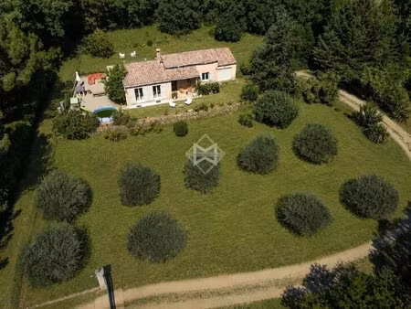 exclusivité – propriété à fort potentiel à pied du village