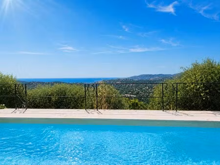 superbe villa vue mer proche du village