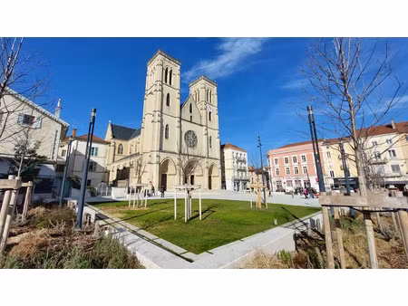 t4 en hyper-centre de bourgoin-jallieu – 3 chambres – balcon