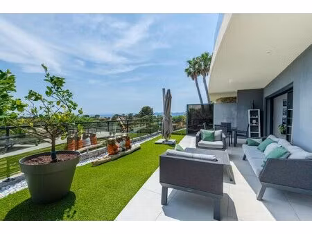 appartement de standing vue mer avec grand garage à pied du port de santa-lucia