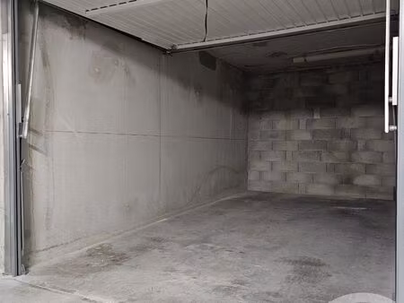 achat parking le brusc 83140