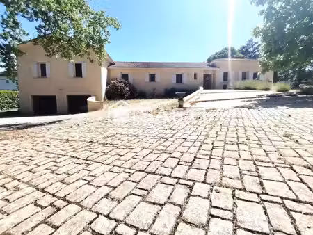 vente maison 7 pièces 320 m² terres-de-haute-charente (16270)