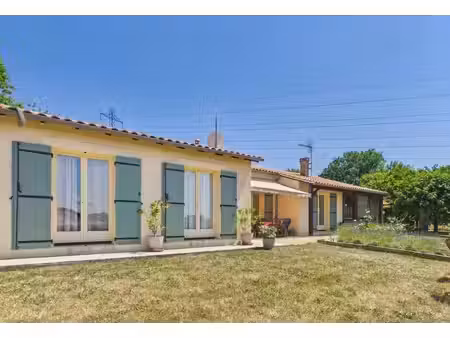 jolie maison de plain-pied de 3 chambres  lumineuse et spacieuse