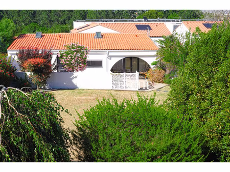 ensemble immobilier de bord de mer - vaste parc paysagé  à