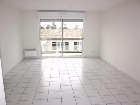 location appartement 2 pièces 42m² toulenne 33210