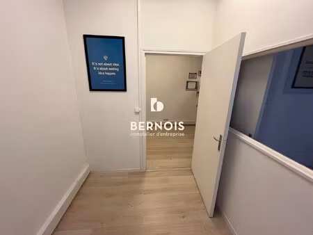 location local professionnel 53m²