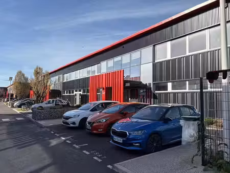 location local d’activités 374m²