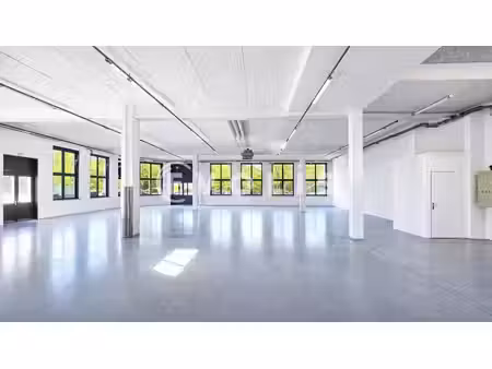 location local d’activités 550m²