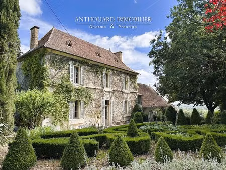élégante maison de maître  jardins à la française