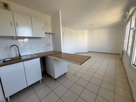 location appartement 1 pièce 30 m² à saint-genis-laval (69230)