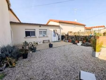 vente maison à bressuire (79300) : à vendre / 178m² bressuire