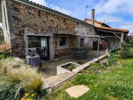 vente maison à saint-amand-sur-sèvre (79700) : à vendre / 198m² saint-amand-sur-sèvre