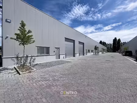 nb magazijn (304m²) te huur  inclusief 2 parkeerplaatsen te blankenberge