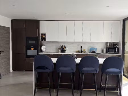 location maison 6 pièces 196m²