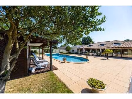 vente maison 7 pièces 200 m² montussan (33450)