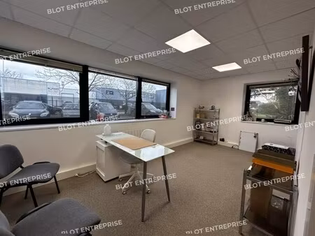 location bureaux 83 m²