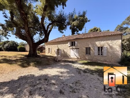 maison en pierre avec dépendances